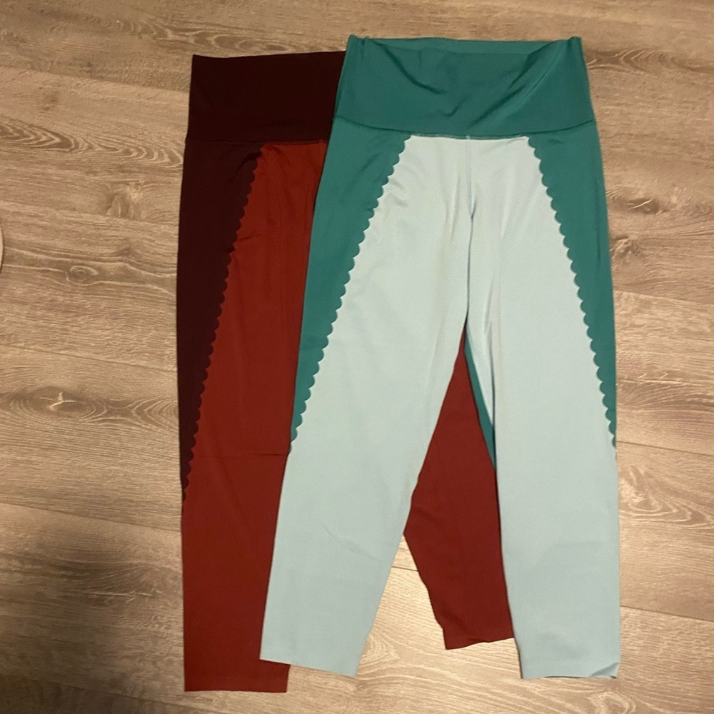 Bundle of 2 aerie scalloped leggings